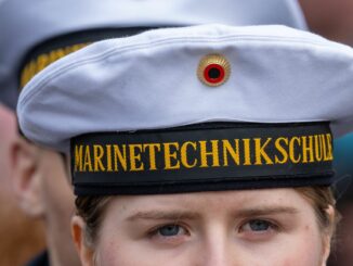 Unter anderem weil die Marine zuletzt mehr Offiziersanwärter und -anwärterinnen verzeichnet, findet der Auftakt für ihre Ausbildung nun erstmals woanders als bisher statt (Archiv).