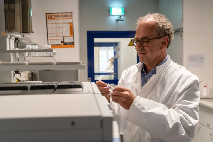 Leuphana beteiligt an frei zugänglicher Lernplattform für nachhaltige Arzneimittel