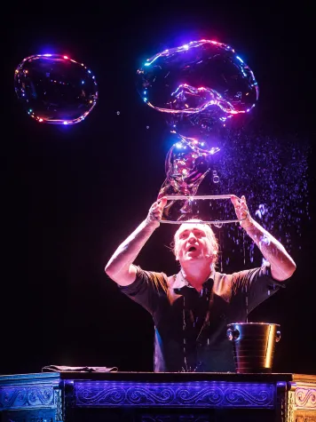 Seifenblasen für Seifenblasenshows, das seltene Handwerk