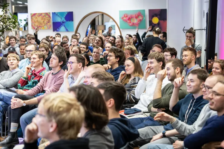 Wissenswoche Mensch und KI im Job: Dialog statt Hype